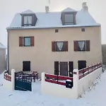 Charmante Maison Au Coeur D'un Village Auvergnat Semesterbostad Saint-Diery