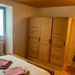 Charmante Maison Au Coeur D'un Village Auvergnat Semesterbostad Saint-Diery
