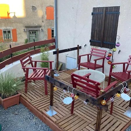 Charmante Maison Au Coeur D'un Village Auvergnat Prázdninový dům *