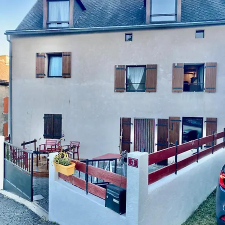 Charmante Maison Au Coeur D'un Village Auvergnat *