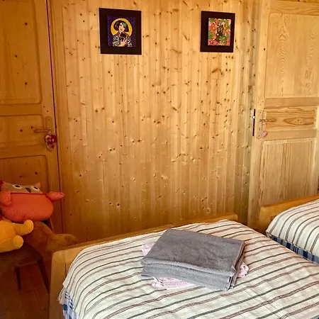 Charmante Maison Au Coeur D'un Village Auvergnat Semesterbostad