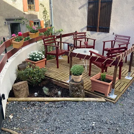 Charmante Maison Au Coeur D'un Village Auvergnat *