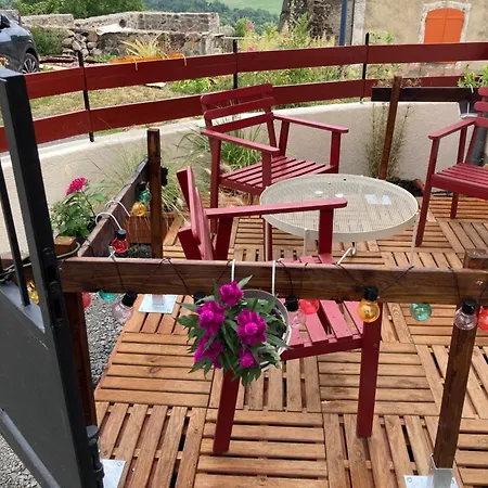 Charmante Maison Au Coeur D'un Village Auvergnat Prázdninový dům