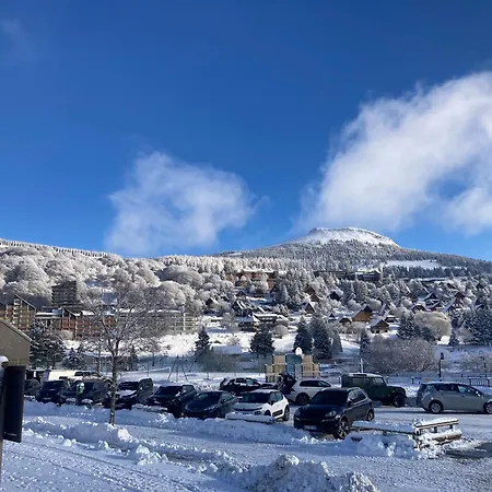 Charmante Maison Au Coeur D'un Village Auvergnat Semesterbostad