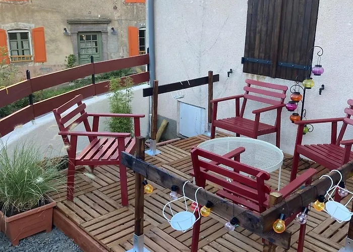 Charmante Maison Au Coeur D'un Village Auvergnat Feriehus *