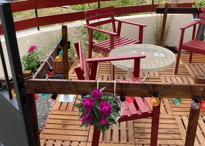 Charmante Maison Au Coeur D'un Village Auvergnat Feriehus