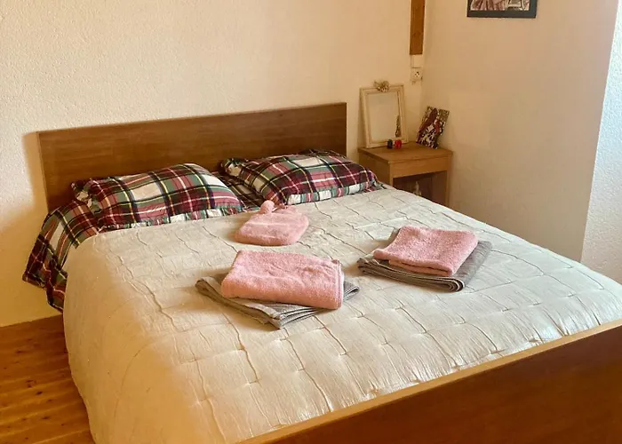 Feriehus Charmante Maison Au Coeur D'un Village Auvergnat *