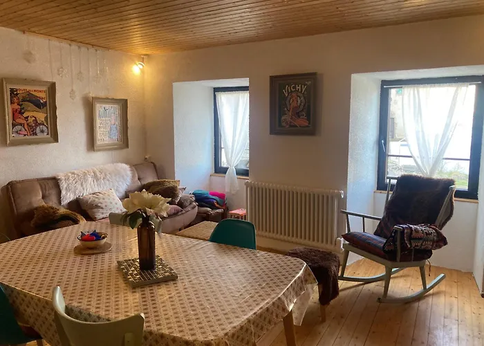 Feriehus Charmante Maison Au Coeur D'un Village Auvergnat *